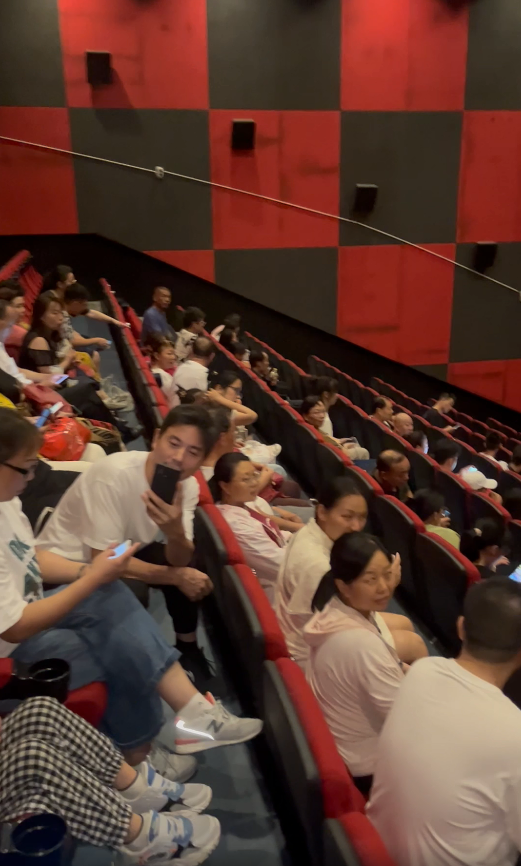 【力威新聞】公司包場(chǎng)看電影，員工和家人齊聚，共同提高反詐意識(shí)