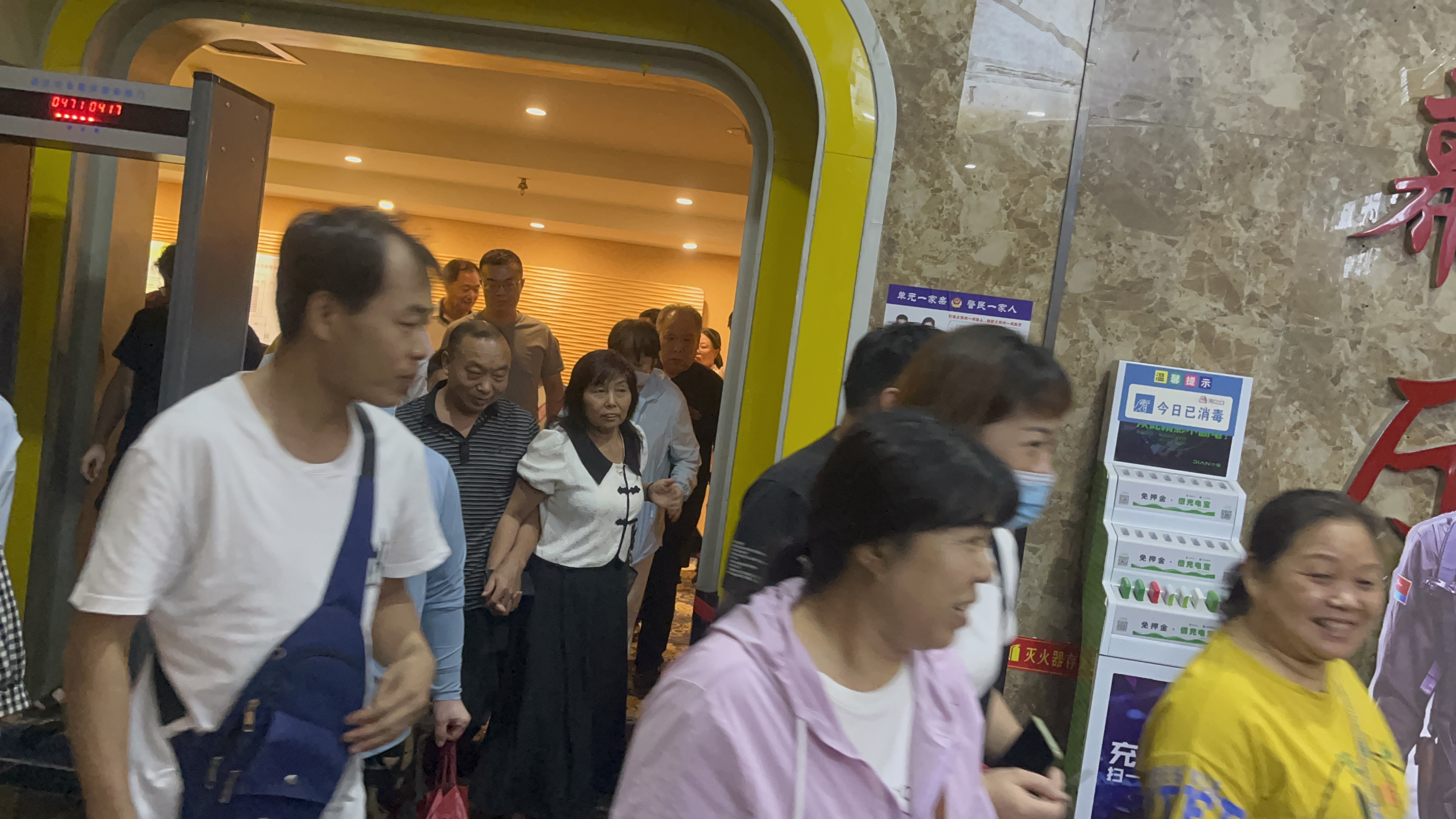 【力威新聞】公司包場(chǎng)看電影，員工和家人齊聚，共同提高反詐意識(shí)