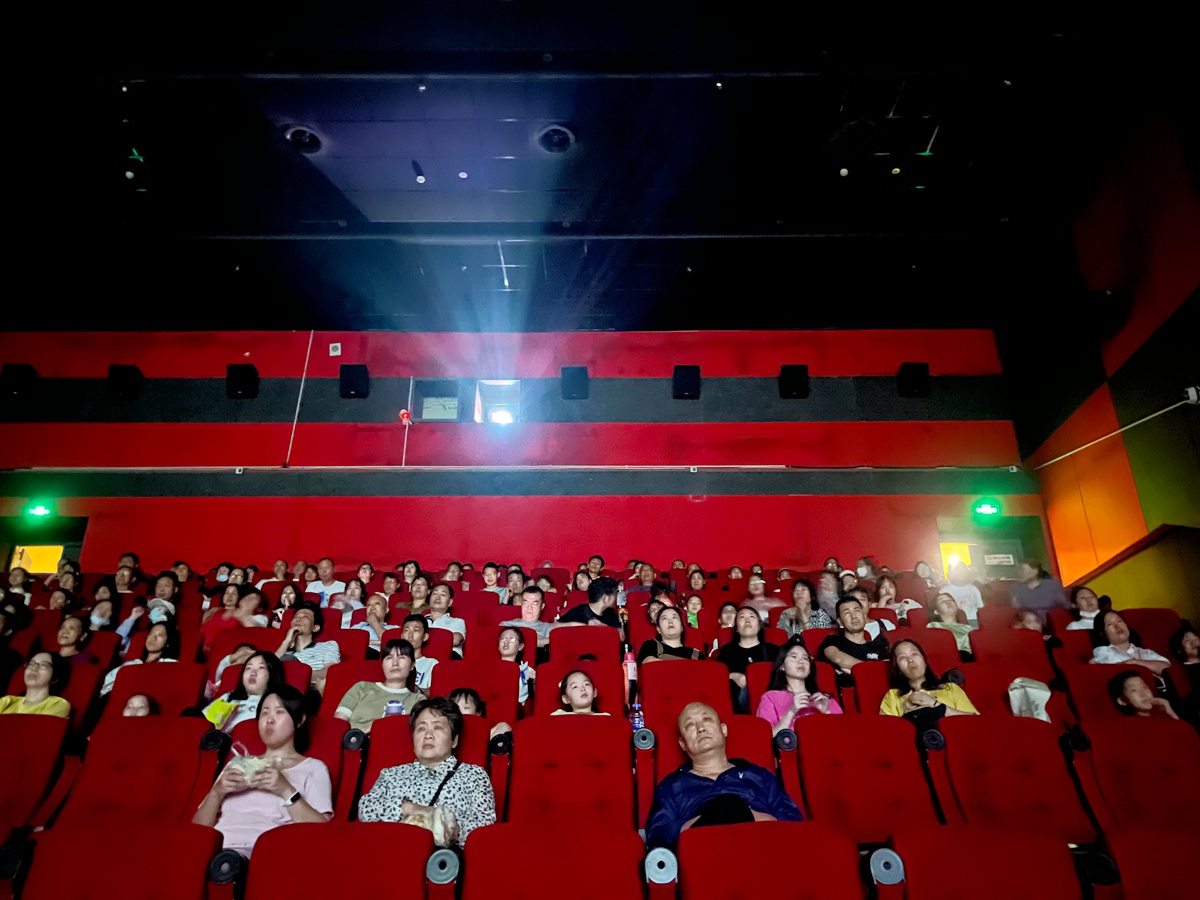 【力威新聞】公司包場(chǎng)看電影，員工和家人齊聚，共同提高反詐意識(shí)