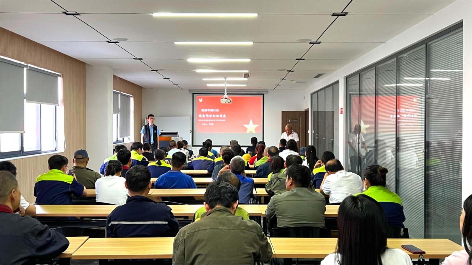 關(guān)愛健康——河南力威實(shí)業(yè)開展緊急救護(hù)與職業(yè)病防治知識(shí)培訓(xùn)