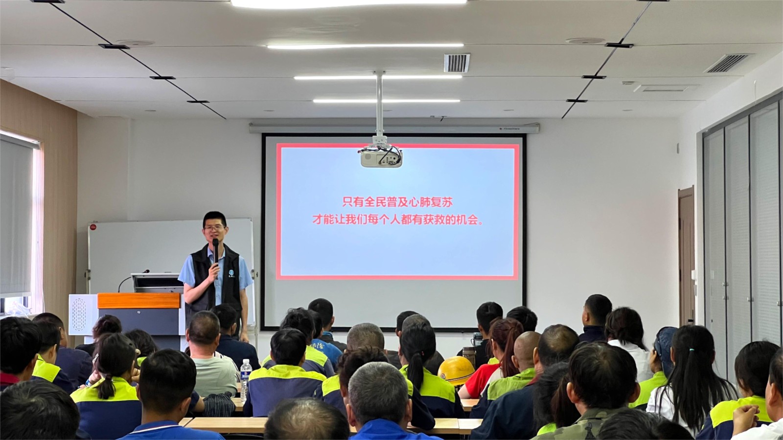 關(guān)愛健康——河南力威實(shí)業(yè)開展緊急救護(hù)與職業(yè)病防治知識(shí)培訓(xùn)