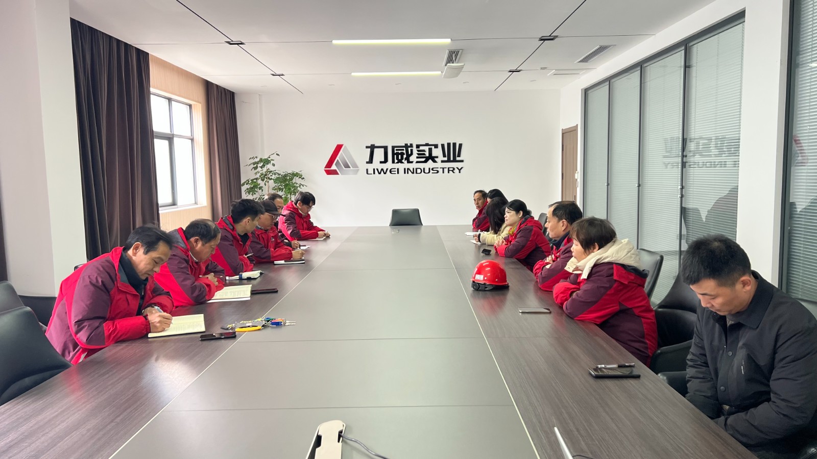 力威實(shí)業(yè)舉行研發(fā)與銷售部門聯(lián)動會 共促協(xié)同發(fā)展