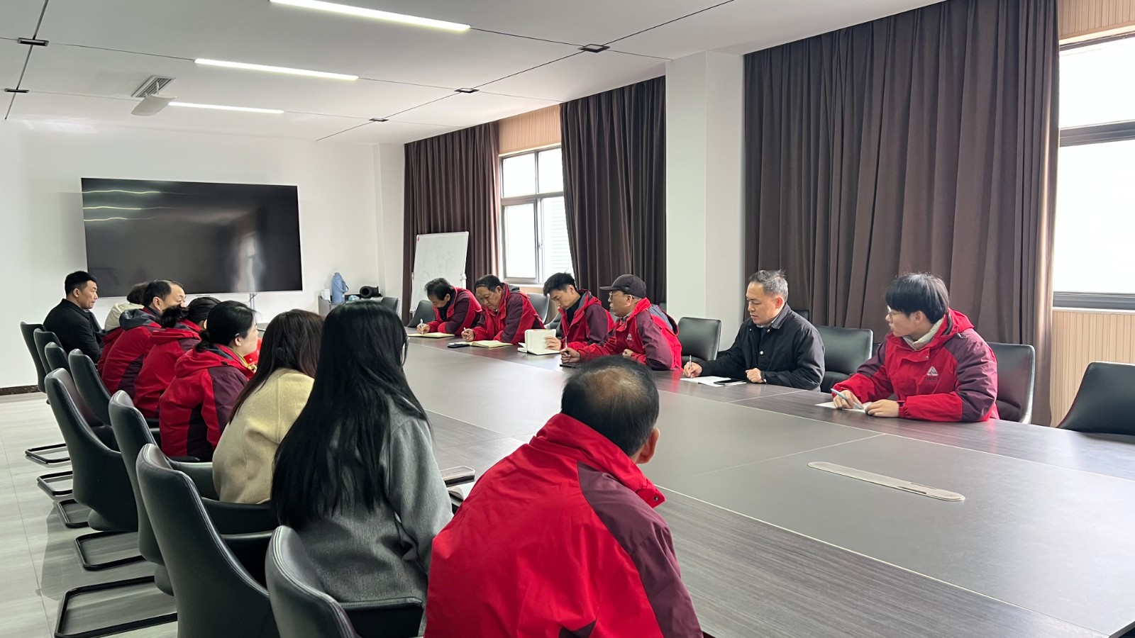 力威實(shí)業(yè)舉行研發(fā)與銷售部門聯(lián)動會 共促協(xié)同發(fā)展